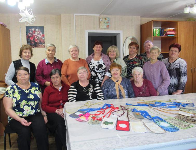 Аксессуар – сумочка для телефона.